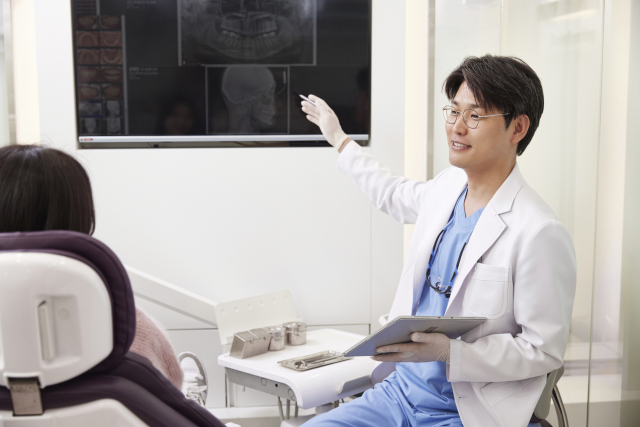 상담 장면. 메디스치과 제공