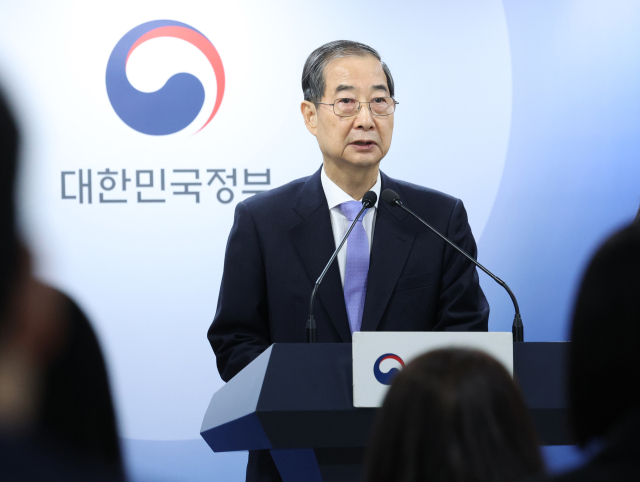 헌법재판소의 탄핵 기각으로 직무에 복귀한 한덕수 대통령 권한대행 국무총리가 24일 정부서울청사에서 대국민담화를 하고 있다. 연합뉴스