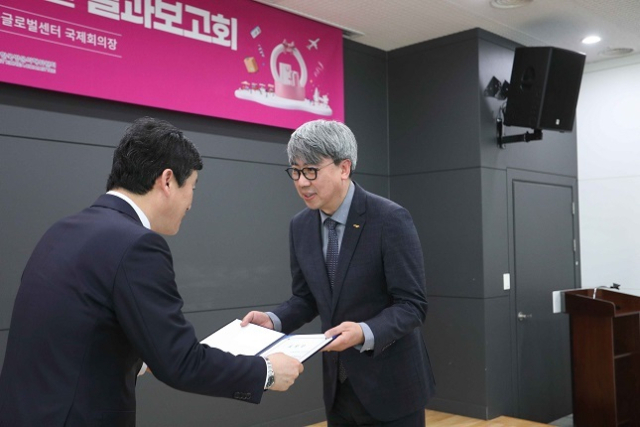 코레일유통은 ‘코리아그랜드세일’에서 적극적인 참여와 홍보 활동을 펼친 공로를 인정받아 한국방문의해위원회 위원장상을 수상했다고 24일 밝혔다. 코레일유통 제공