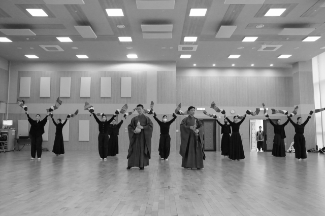 국립부산국악원 무용단 정기 공연 ‘선락船樂-기억의 산으로’ 연습 장면. 국립부산국악원 제공