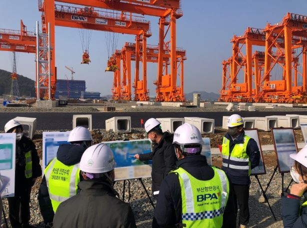 항만 건설현장 점검 모습. 부산항만공사(BPA) 제공
