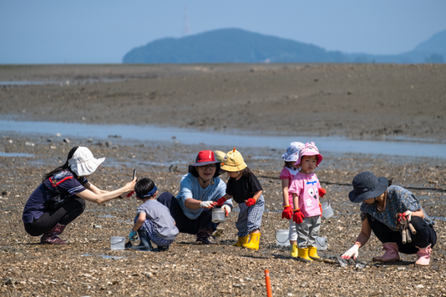 충남 서산 중리어촌체험휴양마을 갯벌체험. 어촌어항공단 제공