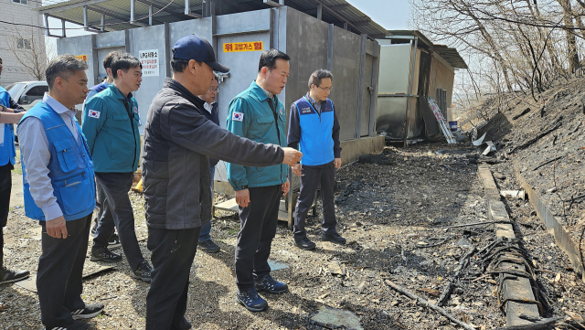 박경국 한국가스안전공사 사장은 25일, 특별재난지역으로 선포된 경북 의성군을 방문, 산불로 인해 손상된 가스시설을 점검했다. 가스공사 제공
