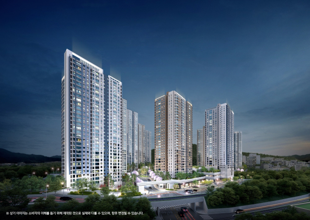 경남 창원시 진해구 여좌동에 ‘메가시티 자이＆위브’가 들어선다. 창원에 새 주거문화를 도입할 ‘메가시티 자이＆위브’의 야경 투시도(위로부터 반시계 방향)와 조감도. 견본주택을 찾은 분양 예정자들. 두산건설 컨소시엄 제공