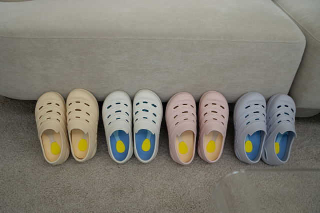 다누앤의 키즈 슬리퍼 힐링 맥스 K-1이 신학기 특수로 매출이 크게 올랐다. 다누앤 제공