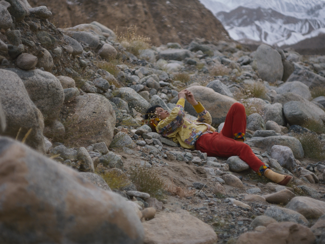제42회 부산국제단편영화제 개막작 중 하나인 '물을 건너서' 스틸컷. 부산국제단편영화제 제공