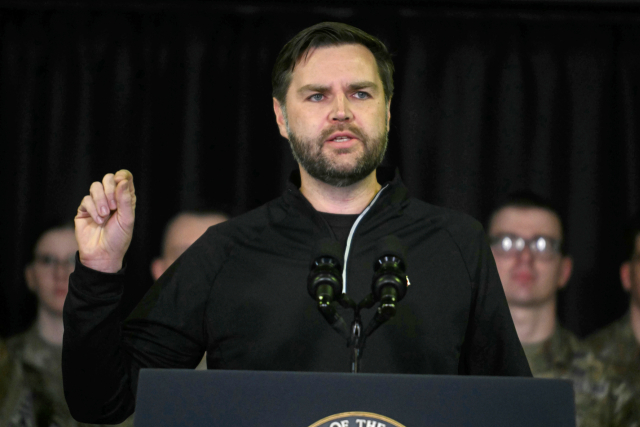 그린란드 미군기지서 연설하는 미국 부통령. AP연합뉴스