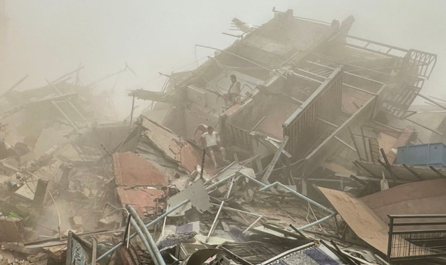 28일(현지시간) 발생한 강진으로 붕괴한 미얀마 중부 만달레이의 건물 모습. 연합뉴스