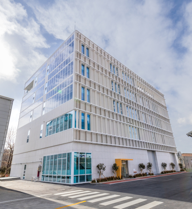 한국전기연구원(KERI)이 국내 최대 규모의 ‘AI CNC 실증센터’를 개소했다. KERI 제공