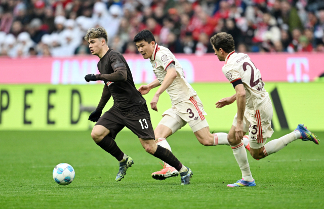 29일(현지 시간) 독일 뮌헨에서 열린 장크트파울리와의 분데스리가 경기에 김민재가 뮌헨의 중앙 수비수로 선발 출전해 풀타임을 소화했다. 로이터연합뉴스