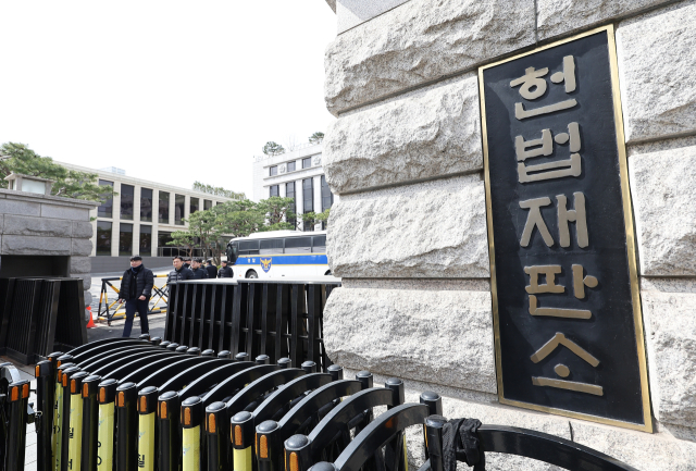 헌법재판소가 윤석열 대통령 탄핵심판 선고를 앞두고 논의를 이어가고 있는 30일 서울 종로구 헌법재판소의 모습. 연합뉴스