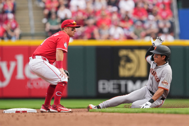 샌프란시스코 이정후가 30일 신시내티전에서 2루 도루에 성공하고 있다. AFP연합뉴스