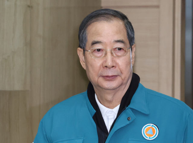 한덕수 대통령 권한대행 국무총리가 29일 정부서울청사에서 산불 대응 중앙재난안전대책본부 회의에 입장하고 있다. 연합뉴스