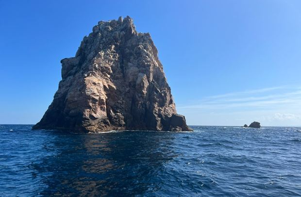 생물다양성이 풍부한 제주시 추자면 관탈도 일대 해역 1000㎢ 이상이 첫 대규모 해양보호구역으로 지정된다. 사진은 소관탈도 전경. 출처: (주)해양생태기술연구소. 해수부 제공