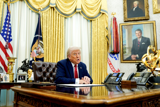 도널드 트럼프 미국 대통령이 지난달 31일(현지 시간) 미국 워싱턴DC 백악관 집무실에서 발언하고 있다. UPI연합뉴스