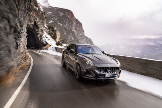 마세라티 ‘그레칼레 트로페오’ 주행 모습. 마세라티코리아 제공