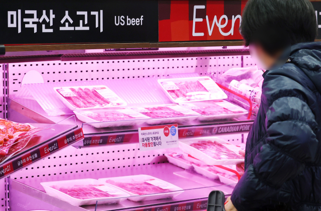 서울의 한 대형마트 미국산 소고기 판매대. 연합뉴스
