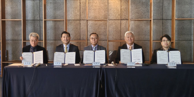 1일 열린 영화의전당과 부산시인권센터의 인권 존중 문화 확산 협약식에 센텀지구 ESG협의체 기관들이 함께했다. 영화의전당 제공