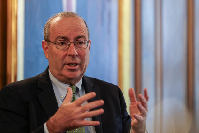 토마스 바킨 리치몬드 연방준비은행 총재가 1일 미국 뉴욕에서 열린 대외관계위원회에서 연설하고 있다. 로이터 연합뉴스