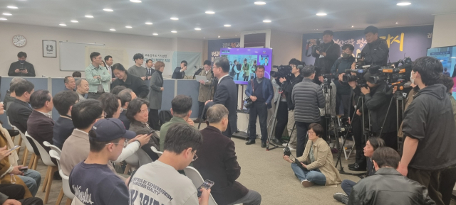 부산시교육감 재선거에 출마한 김석준 후보의 선거 캠프 모습. 김준현 기자 joon@