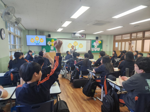 학생들을 대상으로 '학교폭력 Zero 만들기' 프로그램을 운영하는 부산광역시 학교폭력예방회복조정센터. 신라대 제공