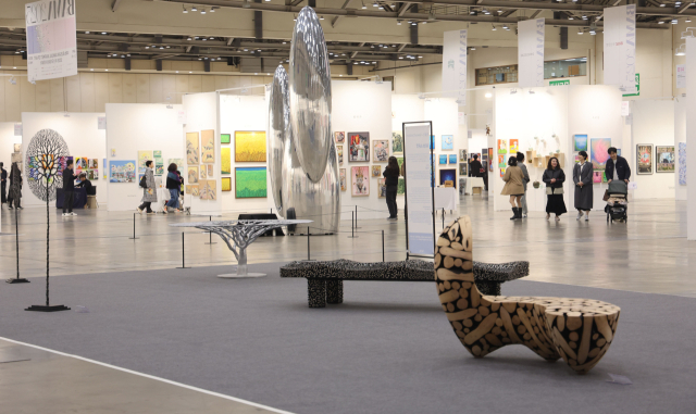 2025 BAMA 제14회 부산국제화랑아트페어 '위트 아트’ 존에서 전시 중인 이재효 작가 작품. 이재찬 기자 chan@