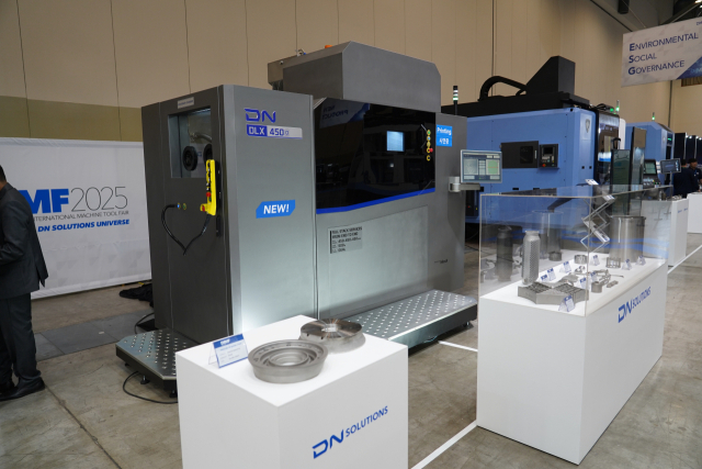 적층 제조가 가능하도록 신기술이 도입된 장비를 선보인다. DN솔루션즈 제공