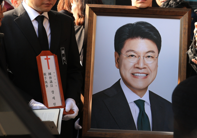 고 장제원 전 의원의 발인식이 4일 부산 해운대구 해운대백병원 장례식장에서 열리고 있다. 연합뉴스