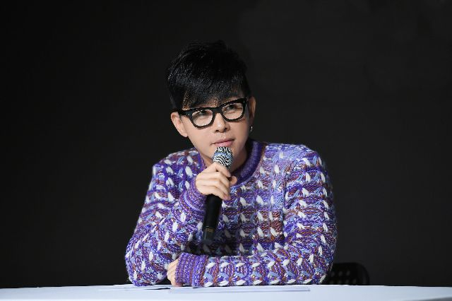 가수 이승환이 윤석열 전 대통령 파면이 선고되자 SNS에 