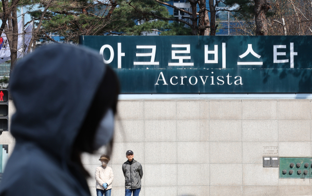 헌법재판소가 윤석열 전 대통령의 파면을 선고한 4일 윤 전 대통령의 사저가 있는 서울 서초구 아크로비스타의 모습. 윤 전 대통령 부부는 용산구 한남동 관저를 떠나 자택인 아크로비스타로 돌아갈 것으로 예상된다. 연합뉴스