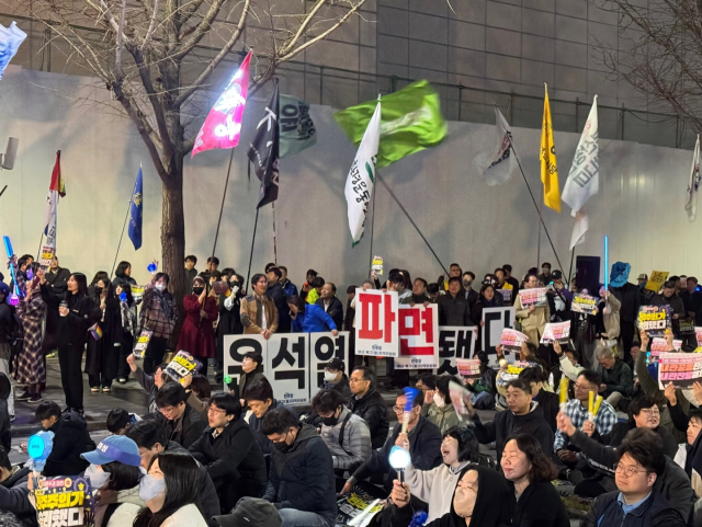 4일 오후 7시 부산 부산진구 동천로 일대에서 윤석열 전 대통령의 파면을 자축하는 집회가 열렸다. 손희문 기자