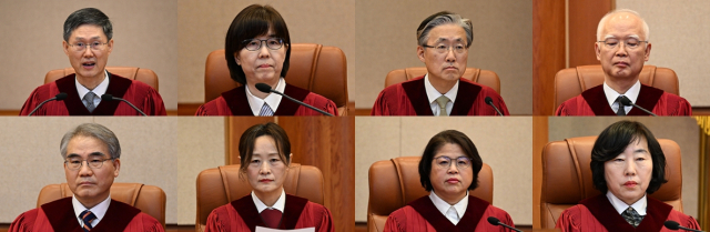 헌법재판소가 4일 전원일치로 윤석열 대통령 파면을 선고했다. 이날 서울 종로구 헌법재판소 대심판정에 입장한 문형배 헌법재판소장 권한대행, 이미선, 김형두, 정형식, 조한창(아랫줄 왼쪽부터), 정정미, 김복형, 정계선 헌재 재판관. 연합뉴스