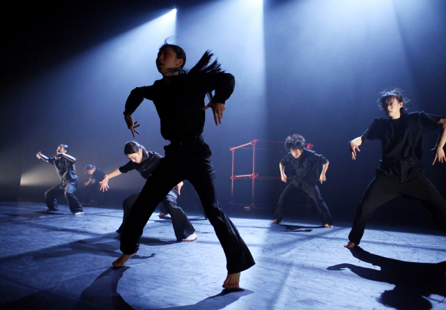 제34회 부산무용제가 오는 12~13일 부산문화회관 중극장에서 개최된다. 사진은 지난해 제33회 부산무용제에서 대상을 차지한 팟댄스프로젝트 ‘하우스 오픈’ 공연 모습. 부산일보 DB