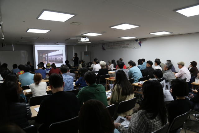상지인문학아카데미가 부산 중구 자갈치로 상지건축 6층 대회의실에서 열리고 있다. 부산일 DB