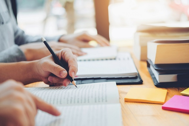 가정의 소비지출 중 주요 항목인 교육비 물가가 금융위기 이후 가장 큰 폭으로 오른 것으로 집계됐다. 대학등록금이 오른 영향을 받았고 유치원비도 9년여 만에 가장 크게 뛰었다. 이미지투데이