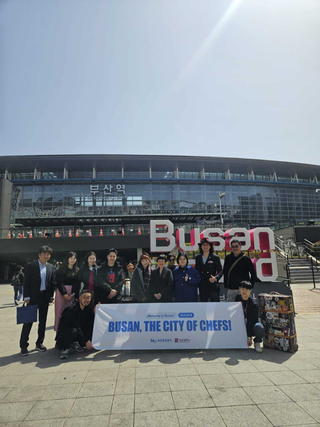 부산시가 지난달 26~28일 홍콩, 일본, 중국 등 5개국의 미식 전문가 10여 명을 초청해 부산 미식 팸투어를 진행했다. 부산시 제공