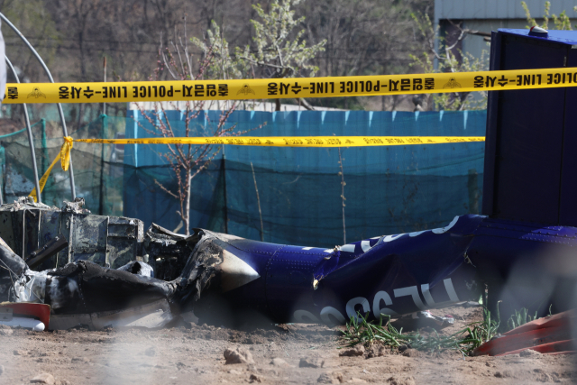 7일 대구 북구 서변동 산불 진화 헬기 추락 지점에서 경찰이 폴리스라인을 치고 통제하는 모습. 연합뉴스
