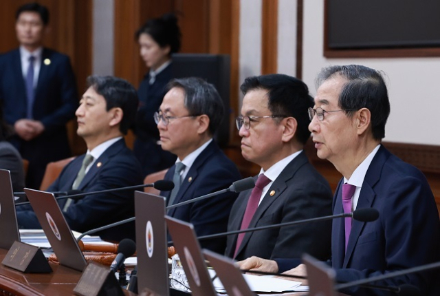 한덕수 대통령 권한대행 국무총리가 8일 정부서울청사에서 열린 국무회의를 주재하고 있다. 연합뉴스