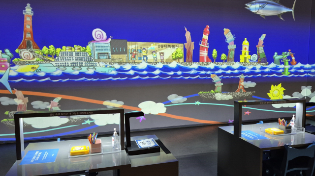 경북 포항시 등대박물관 기획전시실의 그림 체험 시설. 남태우 기자