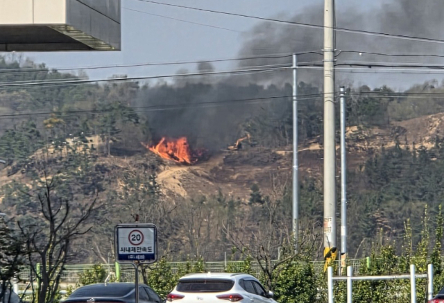 8일 오후 경북 구미시 옥성면 초곡리 일대에서 산불이 발생했다. 연합뉴스