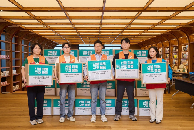 8일 서울 종로구 SK서린빌딩에서 SK이노베이션 계열 구성원들이 경북 산불 피해 이재민들에게 전달할 생필품 키트를 제작하는 봉사활동을 벌였다. SK이노베이션 제공