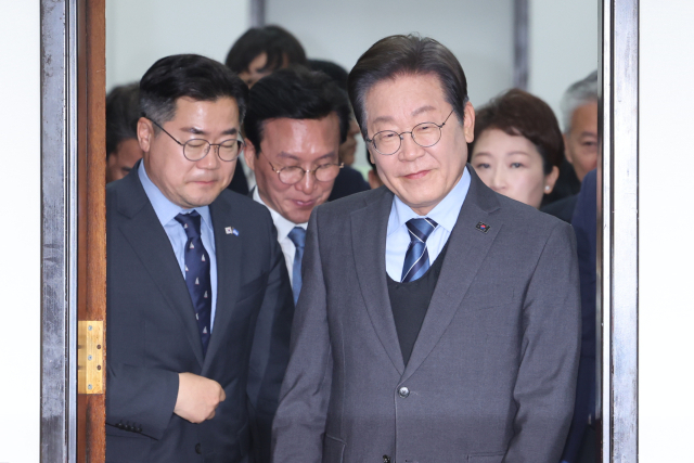 더불어민주당 이재명 대표가 9일 서울 여의도 국회에서 열린 최고위원회의에 참석하고 있다. 연합뉴스