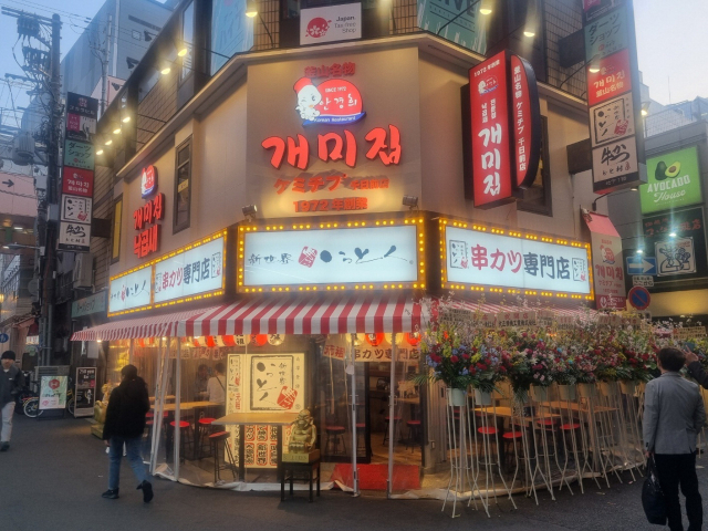 부산의 맛집 ‘낙지볶음 안경희 개미집’이 본격적으로 일본에 진출하고 있다. 지난 1일 문을 연 오사카점의 모습. 개미집 제공