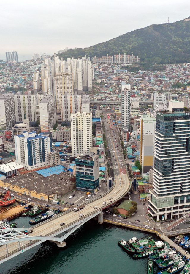 부산 영도구 봉래산터널이 예정된 봉래교차로 일대. 부산일보DB