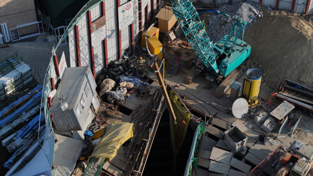 11일 경기도 광명시 일직동 신안산선 공사 현장에서 붕괴 사고가 발생했다. 경기 광명경찰서 등에 따르면 이날 오후 3시 17분께 광명 양지사거리 부근 신안산선 제5-2공구 현장에서 붕괴 사고가 발생했다. 사진은 사고 현장. 연합뉴스