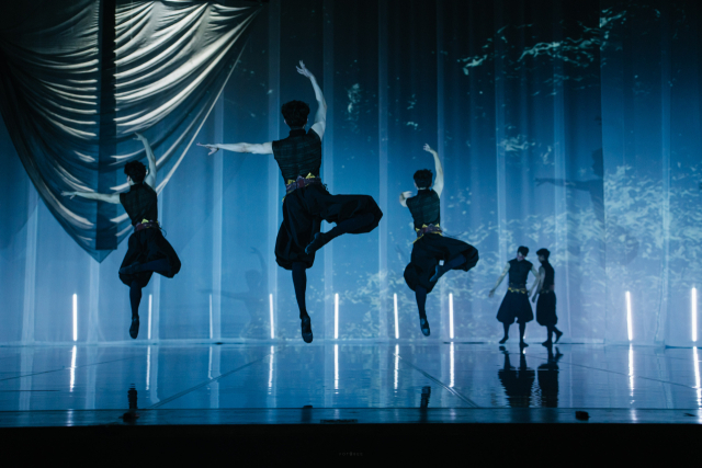 2024 부산발레시즌에서 첫선을 보인 '샤이닝 웨이브' 공연 모습. 부산일보 DB