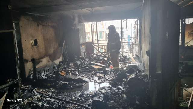 13일 오전 11시 49분께 금정구 장전동 한 빌라에서 불이 났다. 부산소방재난본부 제공