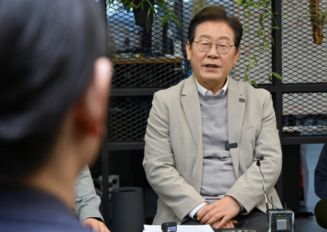 더불어민주당 이재명 대선 예비후보가 14일 서울 강남구 퓨리오사AI에서 모두발언을 하고 있다. 연합뉴스