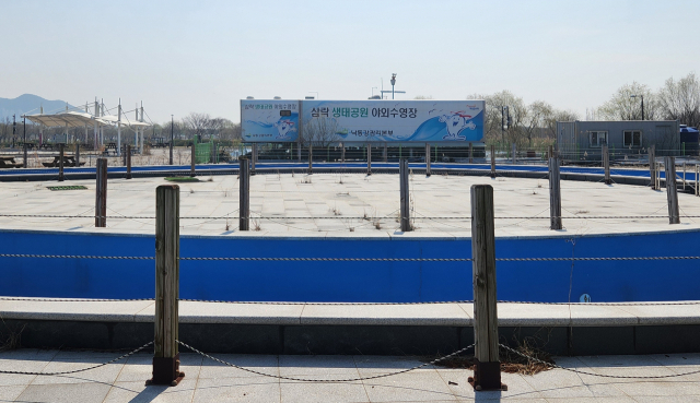 삼락생태공원 야외 수영장 모습. 부산일보 DB