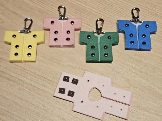 관람객은 준비된 재료로 두정갑 열쇠고리를 만들 수 있다. 김효정 기자